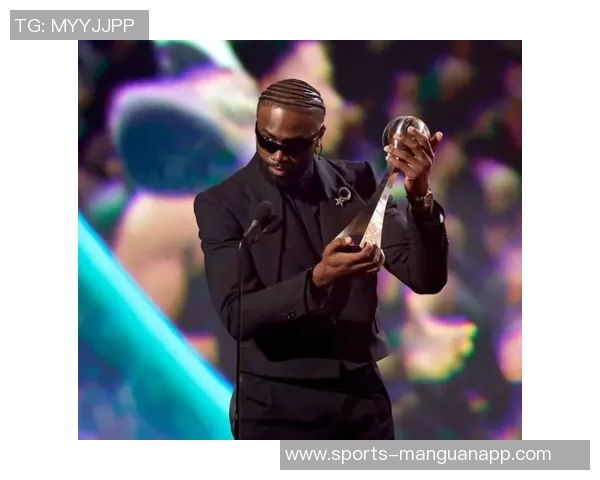 杰伦布朗上半场表现出色10投6中砍下17分正负值高达22助力球队领先