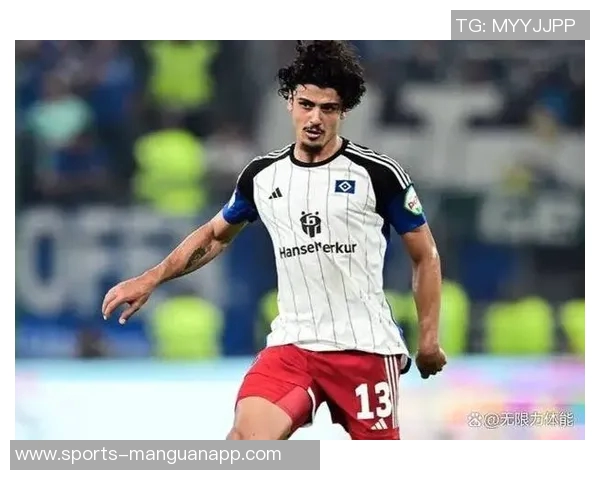 中卫外援拉莫斯身穿国安外套亮相训练场引发球迷热议