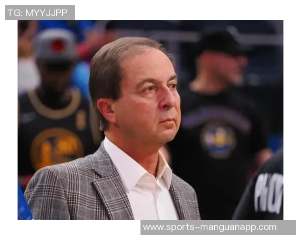 库里坚定支持管理层工作称不做假设性猜测相信邓利维的决策能力