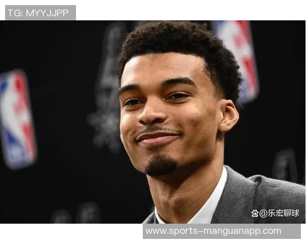 文班亚马参加投篮训练左小腿拉伤未佩戴护具靴引发关注