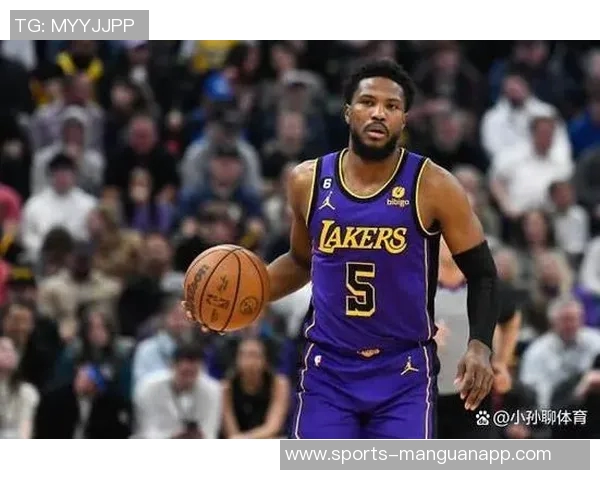 雄鹿队宣布裁掉奈杰尔海斯戴维斯引发球迷热议与期待