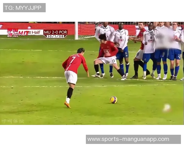 C罗任意球惊险攻门被门将神勇扑出差一点就破门 C罗任意球惊险攻门被门将神勇扑出差一点就破门