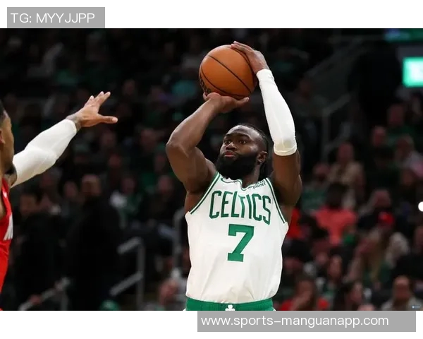 杰伦布朗称赞安芬尼西蒙斯全心投入球队毫无怨言展现职业精神